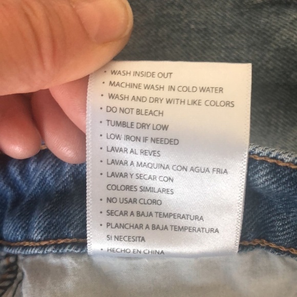 KanCan Mid Rise Distressed Blue Denim Cut Offs 100% Cotton Size 28/9 Jean Shorts - Picture 16 of 16